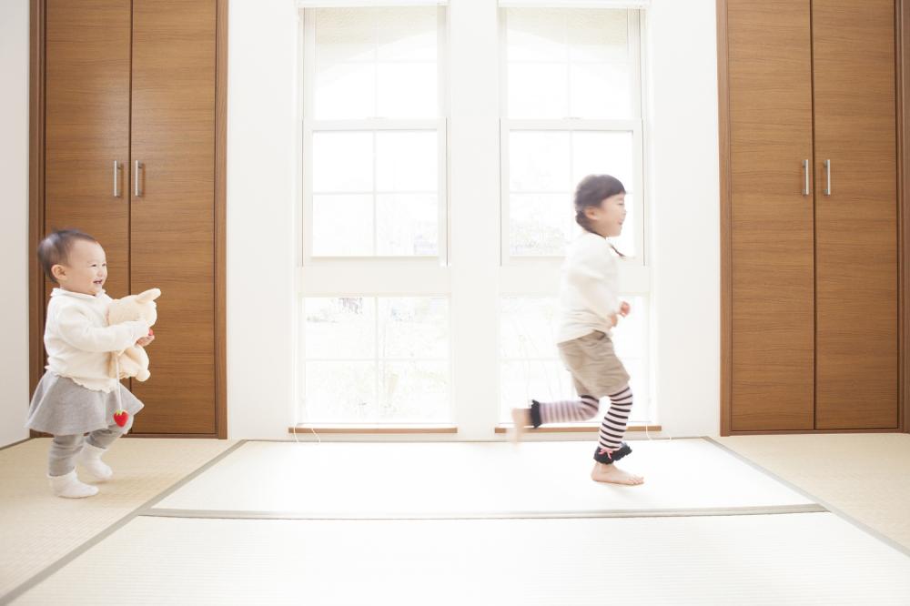 足音トラブル発生!!その原因と対策は? どこに相談すればいい?